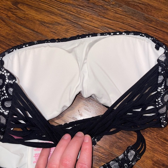 *SOLD* Victoria’s Secret Lace Bikini - Picture 5 of 7